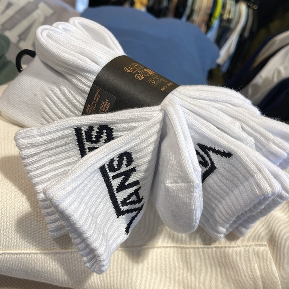 Vans Socks 3 pairs set CREW VANS.
"OFF THE WALL" White/White
NWT - Picture 6 of 16